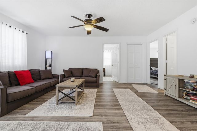 1627 N Hearthside Drive, Richmond, TX 77406