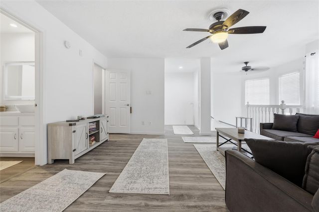 1627 N Hearthside Drive, Richmond, TX 77406