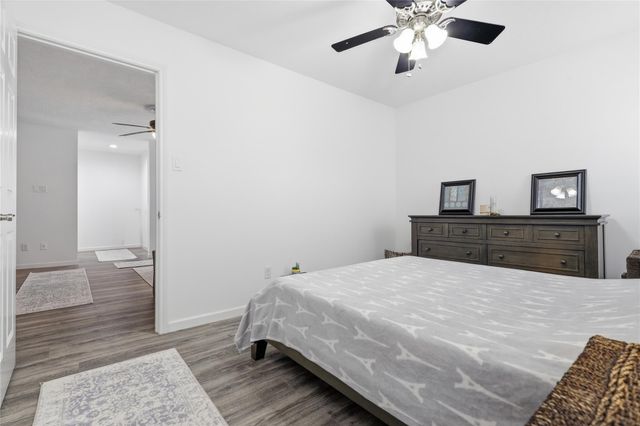 1627 N Hearthside Drive, Richmond, TX 77406