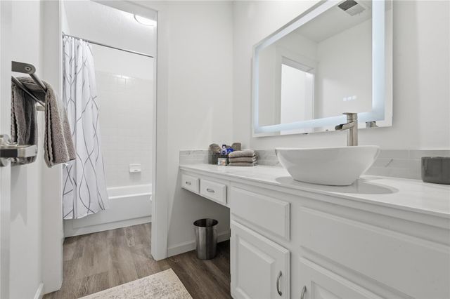 1627 N Hearthside Drive, Richmond, TX 77406