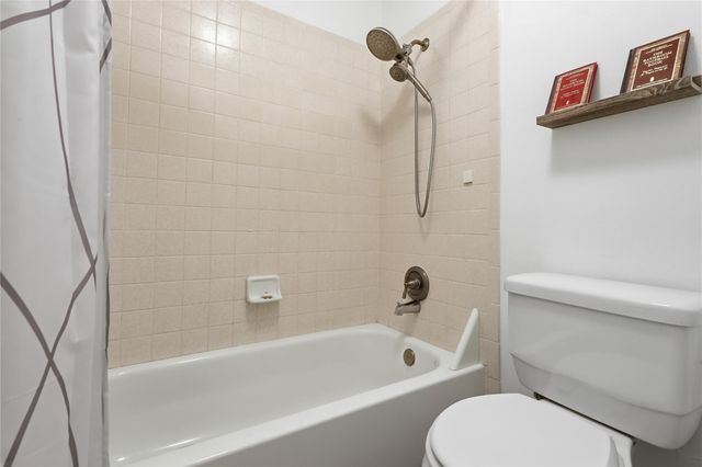 1627 N Hearthside Drive, Richmond, TX 77406