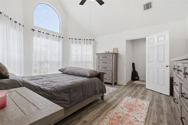 1627 N Hearthside Drive, Richmond, TX 77406