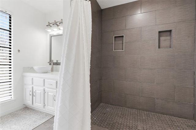 1627 N Hearthside Drive, Richmond, TX 77406