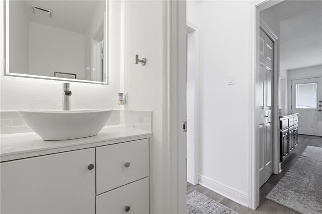 1627 N Hearthside Drive, Richmond, TX 77406