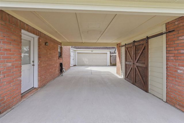 1627 N Hearthside Drive, Richmond, TX 77406