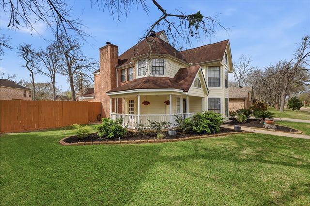 1627 N Hearthside Drive, Richmond, TX 77406