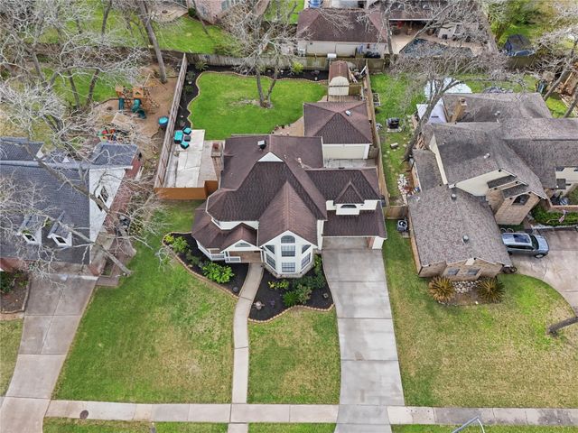 1627 N Hearthside Drive, Richmond, TX 77406