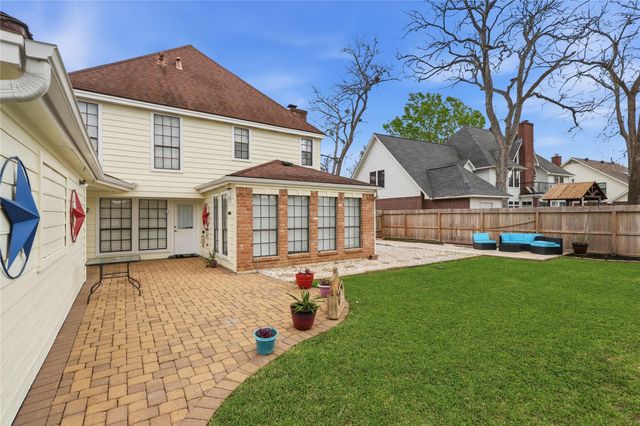 1627 N Hearthside Drive, Richmond, TX 77406