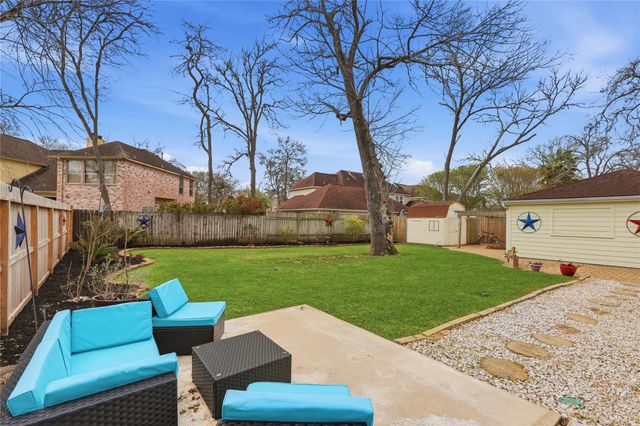 1627 N Hearthside Drive, Richmond, TX 77406