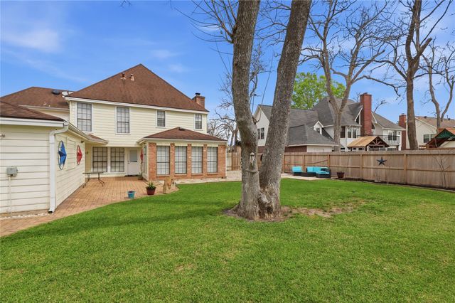 1627 N Hearthside Drive, Richmond, TX 77406