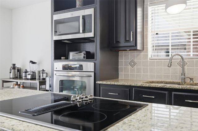 1627 N Hearthside Drive, Richmond, TX 77406