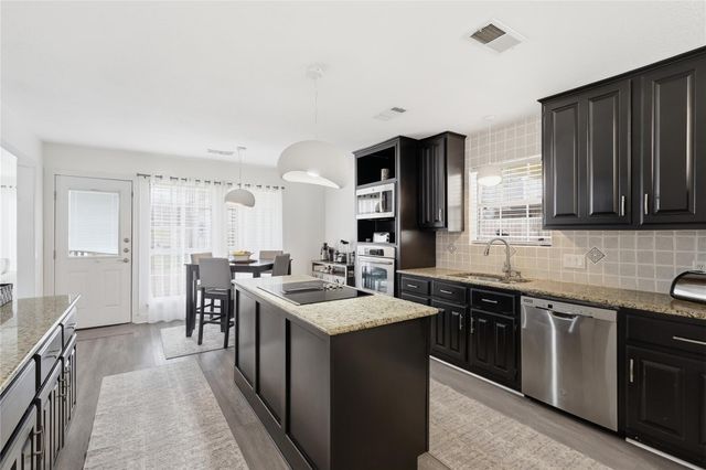 1627 N Hearthside Drive, Richmond, TX 77406