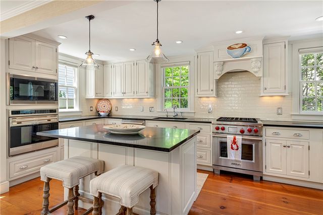 41 Elm Street, Newport, RI 02840