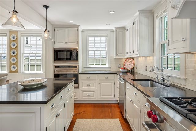 41 Elm Street, Newport, RI 02840