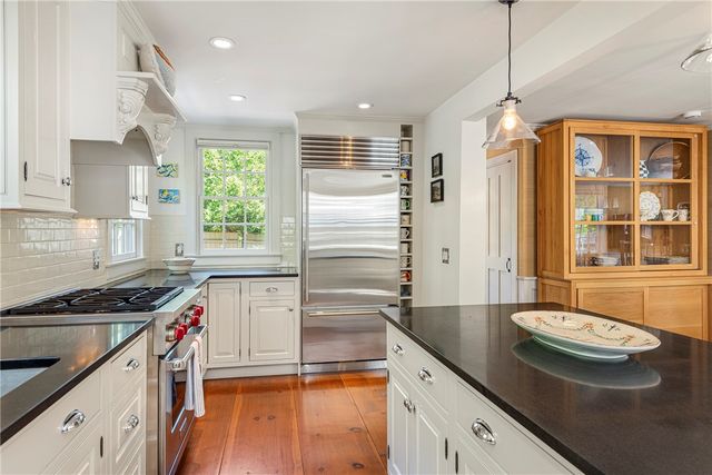 41 Elm Street, Newport, RI 02840