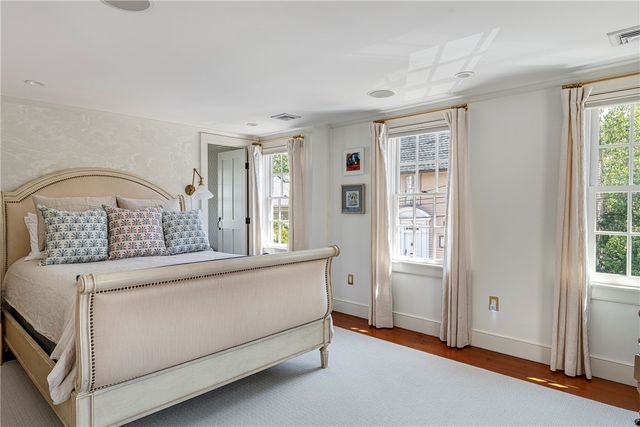41 Elm Street, Newport, RI 02840