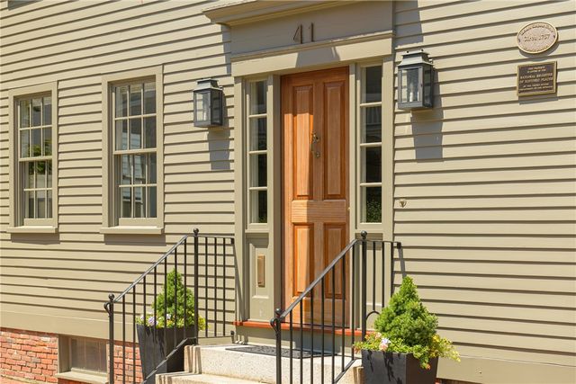 41 Elm Street, Newport, RI 02840