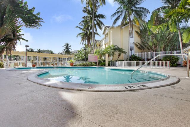 6283 La Costa Drive L, Boca Raton, FL 33433