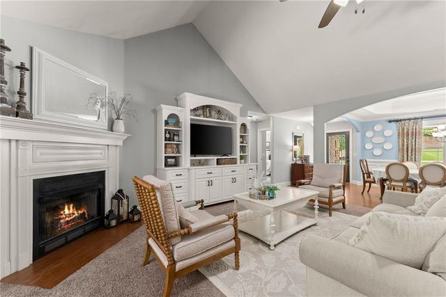 6049 Green Tree Lane, Gainesville, GA 30506