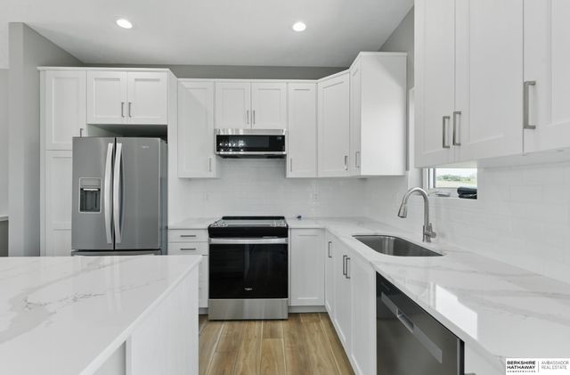 4009 N 215th Street, Elkhorn, NE 68022