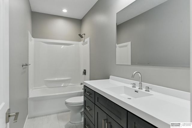 4009 N 215th Street, Elkhorn, NE 68022