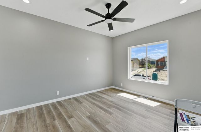 4009 N 215th Street, Elkhorn, NE 68022