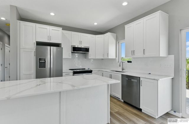 4009 N 215th Street, Elkhorn, NE 68022