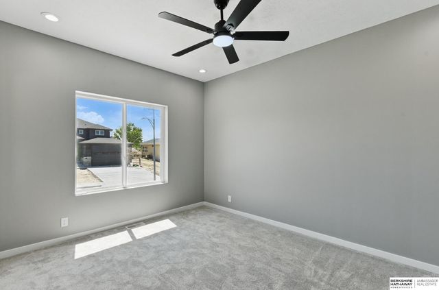 4009 N 215th Street, Elkhorn, NE 68022