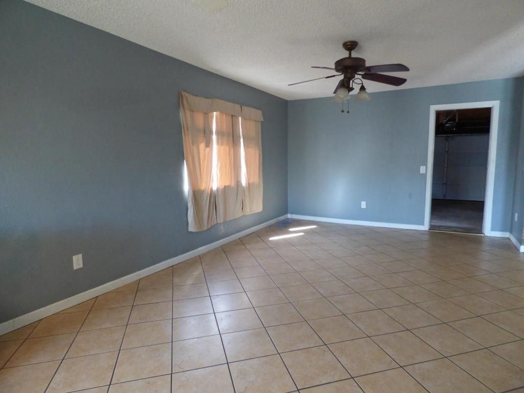 Image 10 of property listing at 5850 E Ramona Avenue, Fresno, CA 93727