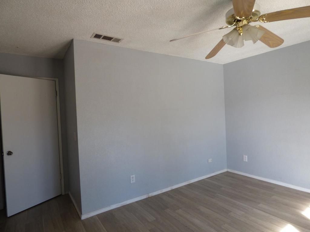 Image 6 of property listing at 5850 E Ramona Avenue, Fresno, CA 93727