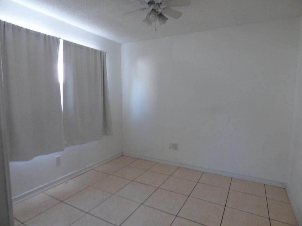 Image 7 of property listing at 5850 E Ramona Avenue, Fresno, CA 93727