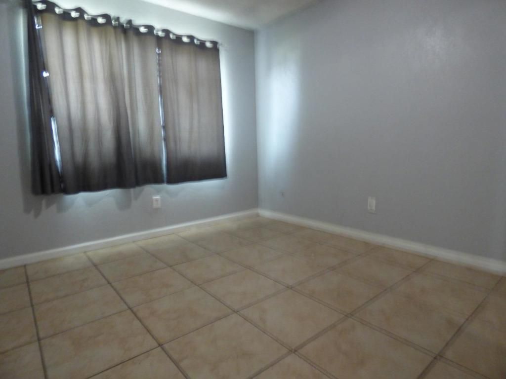 Image 8 of property listing at 5850 E Ramona Avenue, Fresno, CA 93727