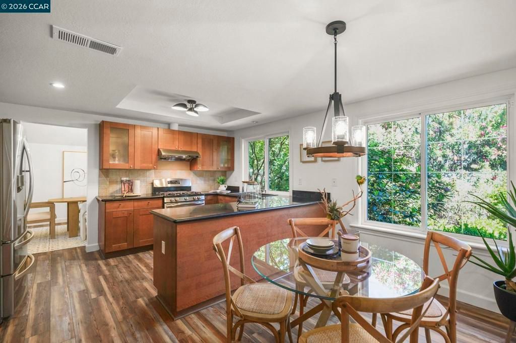 Image 12 of property listing at 1357 Sussex Way, Concord, CA 94521