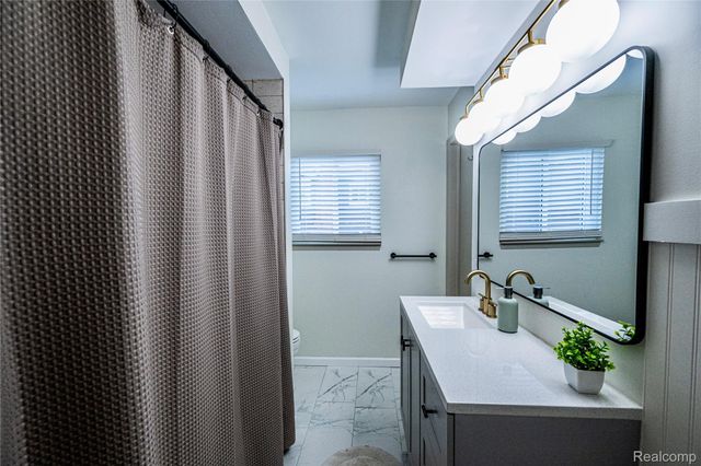 36832 Carriage Drive, Sterling Heights, MI 48310