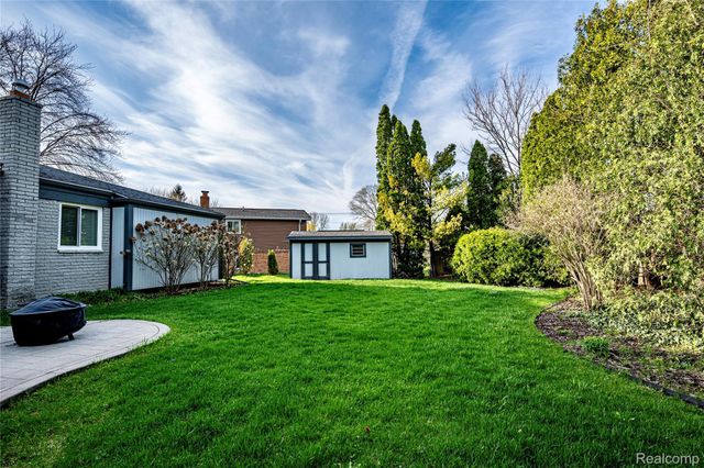36832 Carriage Drive, Sterling Heights, MI 48310