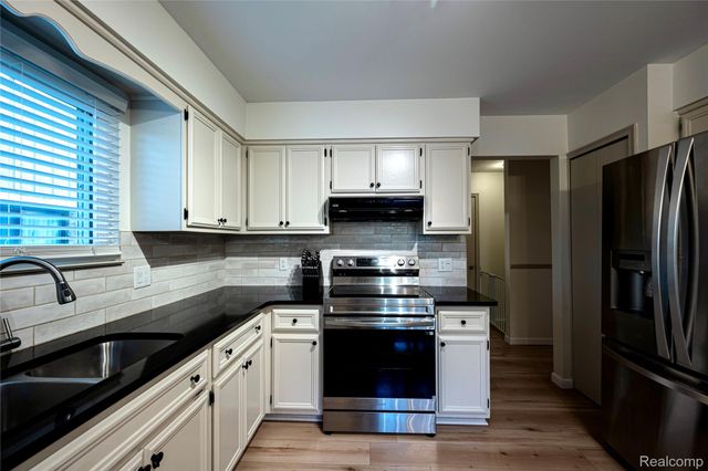 36832 Carriage Drive, Sterling Heights, MI 48310
