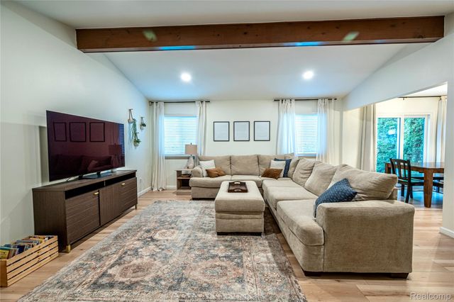 36832 Carriage Drive, Sterling Heights, MI 48310