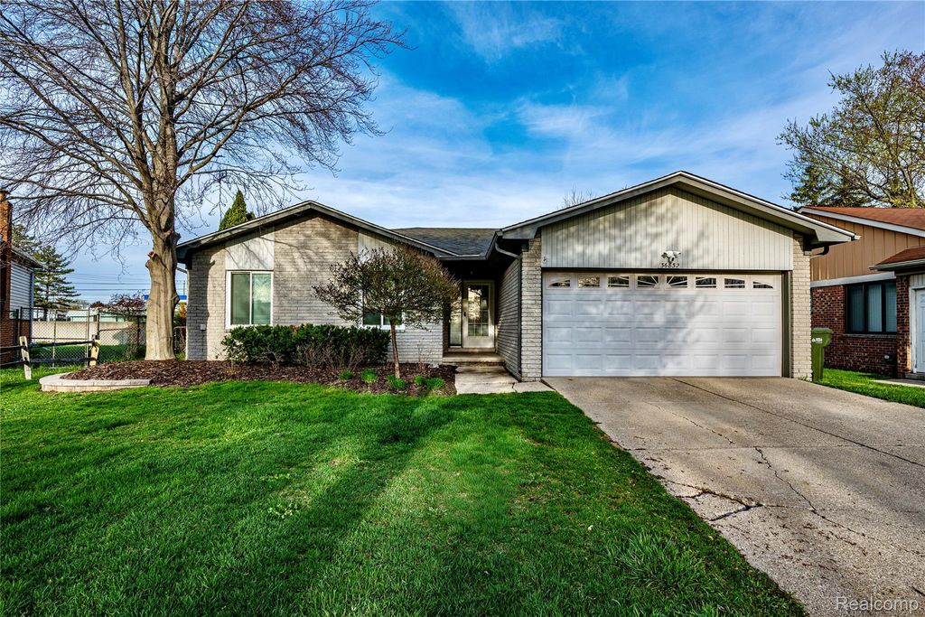 36832 Carriage Drive, Sterling Heights, MI 48310