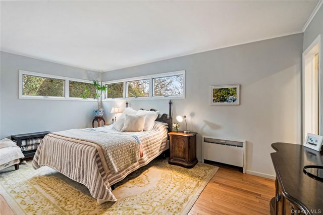 32 Arbor Road, East Hills, NY 11577