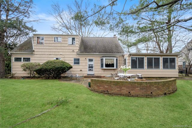 32 Arbor Road, East Hills, NY 11577