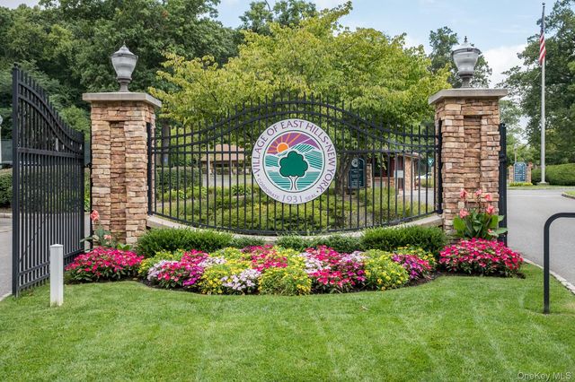 32 Arbor Road, East Hills, NY 11577