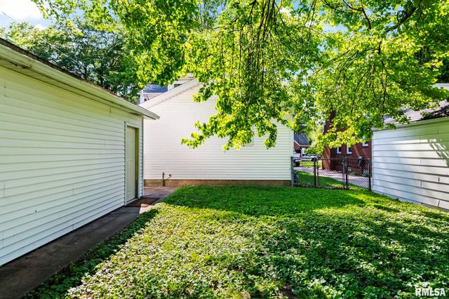 2140 S WALNUT Street, Springfield, IL 62704
