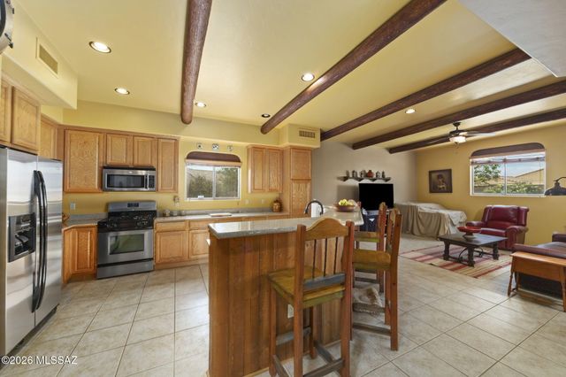 8070 W Crowned Eagle Court, Tucson, AZ 85757