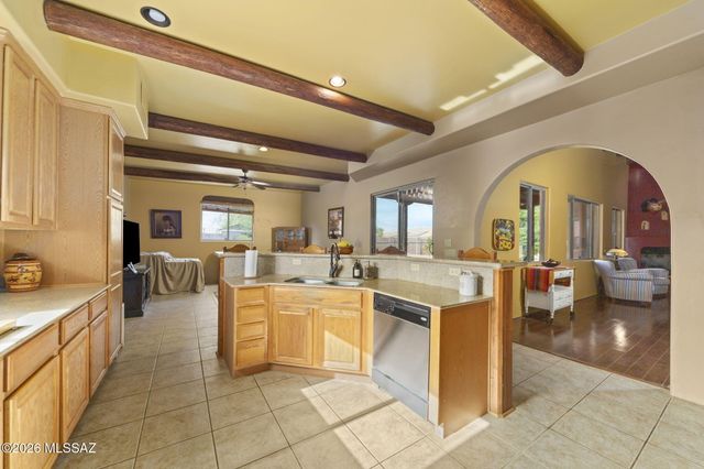 8070 W Crowned Eagle Court, Tucson, AZ 85757