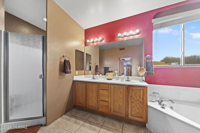 8070 W Crowned Eagle Court, Tucson, AZ 85757