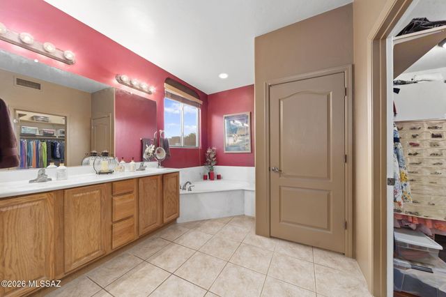 8070 W Crowned Eagle Court, Tucson, AZ 85757