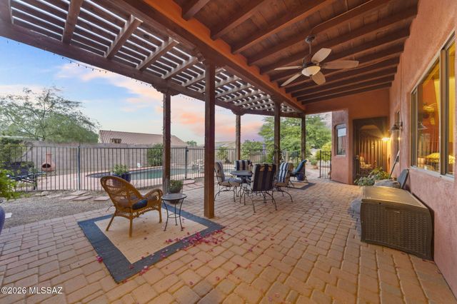 8070 W Crowned Eagle Court, Tucson, AZ 85757