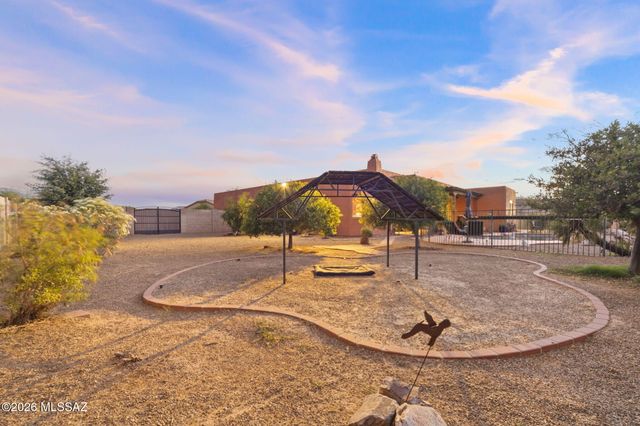 8070 W Crowned Eagle Court, Tucson, AZ 85757