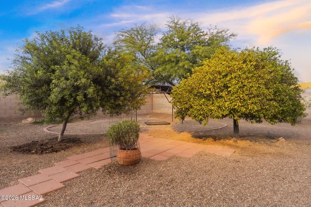 8070 W Crowned Eagle Court, Tucson, AZ 85757