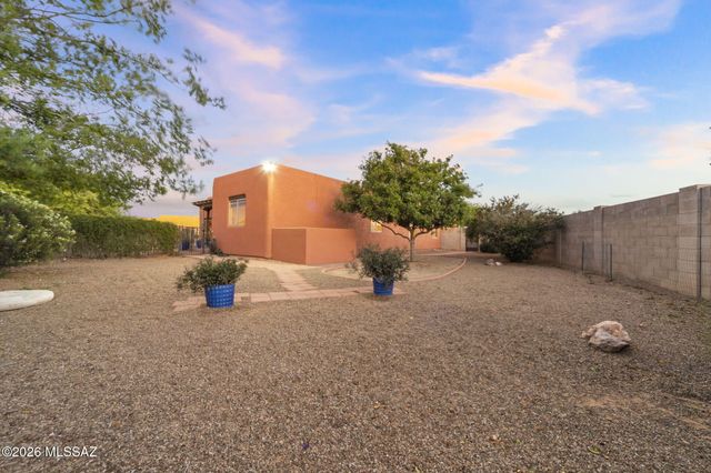 8070 W Crowned Eagle Court, Tucson, AZ 85757